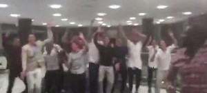 DA SU OVAKO PLESALI I NA TERENU: Džerard, Markec i vesela družina izvela ples godine u čast Turea! (VIDEO)