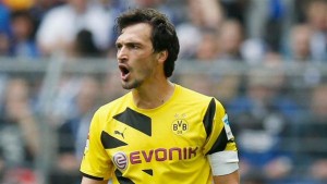 UPRKOS NEZADOVOLJSTVU NAVIJAČA: Mats Humels je ponovo ‘milioner’