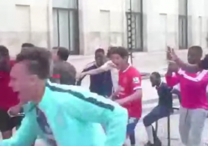 AU, ROĐAČE, KAKAV BLAM: Ceo svet mu se srušio kada ga je devojka OVAKO fudbalski ponizila! (VIDEO)