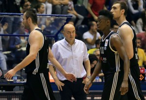 KAZNE: Zvezda mora da plati, Vujoševiću ‘žuti karton’