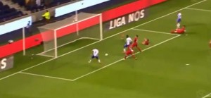 VREDI MILIONE, A KAO DA IMA DVE LEVE: Još jedan kandidat za promašaj godine (VIDEO)