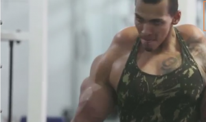 STRAŠNO: Hteo da liči na Halka, zamalo ostao bez ruku (VIDEO)