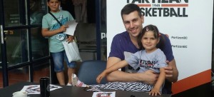 CRNO-BELA PORODICA: Grobari vole svog kapitena! (VIDEO)