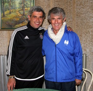 TARA: Legendarni Bora Milutinović posetio Partizan i sa crno-belima gledao ‘orliće’ (FOTO)