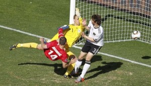 LOŠE USPOMENE: Sinovi Laneta Jovanovića pronašli Nojera, a onda je jedan izvadio sliku i ‘prozvao’ golmana Bajerna! (FOTO)