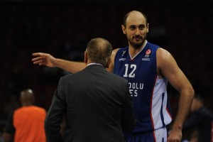 TURSKA, FINALE: Druga pobeda Karšijake, povreda Krstića i srednji prst navijačima (VIDEO)