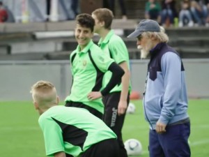 BEZ STARCA NEMA UDARCA: Ali, ovo nije običan ‘starac’, već poznata faca! (VIDEO)