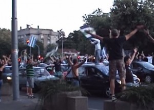 LUDNICA U ZEMUNU: Taurunum bojsi znali kako da proslave povratak u Prvu ligu! (VIDEO)