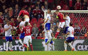 RASTE BROJ OBOLELIH: Bivši učesnik Mondijala sa Danskom zaražen koronavirusom! (FOTO)
