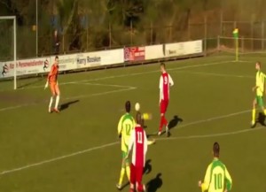 KO JE PODEBLJAO STATIVU I PREČKU? Nije lako pogoditi gol u takvim uslovima (VIDEO)