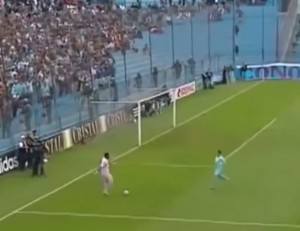 MAJSTORE, JESI LI TI GOLMAN ILI CIRKUSANT? Nojerov sindrom se širi planetom, ali nisu svi tako uspešni (VIDEO)