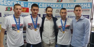 DOČEK I NA OMLADINSKOM STADIONU: Romantičari pozdravili zlatni trio (FOTO)