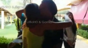 NISU JOJ TU OČI: Prsata Kolumbijka napravila Ronaldinju problem sa koncentracijom (VIDEO)