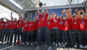 SPEKTAKULARNO: Preko 50 hiljada ljudi došlo da pozdravi svetske šampione! (VIDEO)