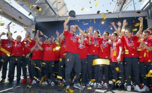 SVI SU ONI ‘ORLIĆI’, ALI: Jedan od njih peva kao slavuj! (VIDEO)