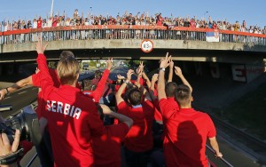 FOTOGALERIJA: Nezapamćen broj ljudi dočekao je šampione, ali posebno euforično bilo je u autobusu