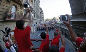 NEMA POPUSTA ČAK NI ZA SVETSKOG PRVAKA: Sa slavlja pravo u školsku klupu (FOTO)