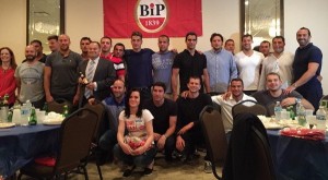 DOMAĆINSKI: Zemljaci u Čikagu ugostili Delfine (FOTO)