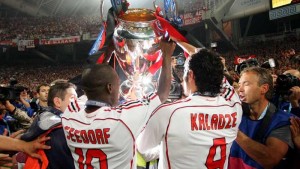 PODRŠKA VELIKANA: Legende Milana navijaju za Kairat u revanšu sa Zvezdom (VIDEO)