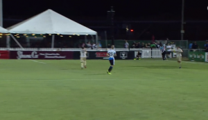 START ZA ZATVOR: Defanzivac Njukasla kung fu potezom na protivnika! (VIDEO)