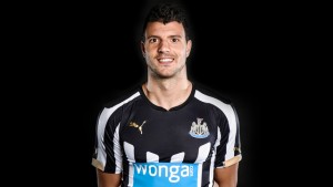 OVO SU JOŠ USPELI SAMO MESI I MARADONA: Fudbaler Njukasla predriblao ceo teren i postigao gol sezone još pre njenog starta! (VIDEO)