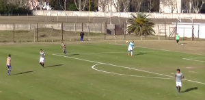 GOLMANE, ŠTA TI BI? U Argentini viđen jedan od najurnebesnijih autogolova u istoriji fudbala (VIDEO)