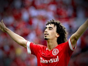 EVROGOL: Prelep lob Valdivije uz pomoć defanzivca Tigrea (VIDEO)