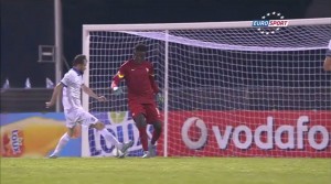 IGRAO SE SA ŽIVCIMA NAVIJAČA: Fenomenalan dribling golmana Francuske (VIDEO)