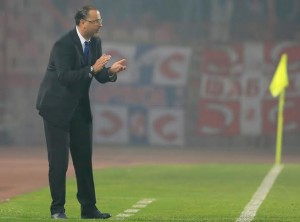 OPUŠTENO KOD ‘GROFA’: Posle katastrofalne igre i novog neuspeha – trener Zvezde častio igrače!