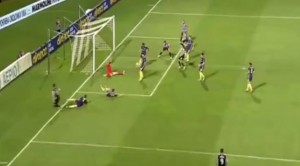 KAKAV KARAMBOL: Najsmešniji autogol delo defanzivaca zagrebačke Lokomotive (VIDEO)