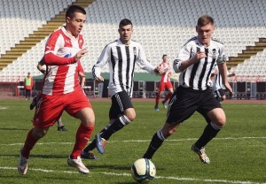 SADA CRVENO-BELI DRES MENJA ZA CRNO-BELI: Zvezdino dete se na taj korak odlučilo iz dva razloga! (VIDEO)