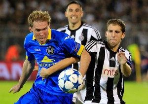 JEZIVO: Darko Brašanac krvave glave sa čalmom završio utakmicu (FOTO)