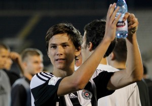 PARTIZAN DUPLIRAO PREDNOST: Crnomarković ‘izbio’ Lukiću 500 evra iz džepa (VIDEO)