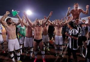 FOTO UBOD: Kako je Božinov pozdravio Grobare baš na današnji dan?! Slavlje, koreografija i prelepo veče u Humskoj!