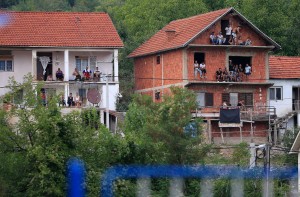 FOTOGALERIJA: Zvezda i Delije videle Surdulicu, pune tribine i krovove kuća (FOTO)