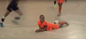 BRUTALNO: Šta se desi kada ovako fudbalski obrukate svog rivala? Dobijete batine! (VIDEO)