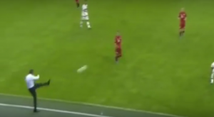 OD NJE SVI STREPE: Miha demonstrirao svoju ‘levicu’ i to sa klupe! (VIDEO)