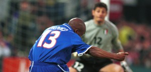 VREMEPLOV: Čovek koji je ‘oteo’ Italijanima zlatnu medalju i osvojio Premijer ligu bez ijednog poraza (VIDEO)