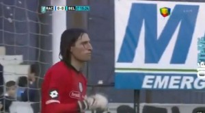 PERA ŽDERA: Golman pojeo ‘projektil’ koji je stigao sa tribina (VIDEO)