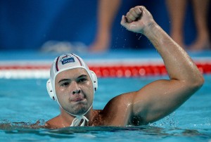 I PODMLAĐENI BIJU: ‘Delfini’ razmontirali Grčku…