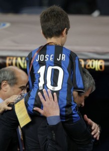 PRKOSI OCU: Murinjov sin pozdravlja sa tri prsta u Mesijevom dresu (FOTO)