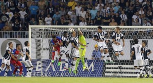 KO ĆE BITI BRŽI:  PAOK i Olimpijakos u trci  za bivšeg golmana Partizana!