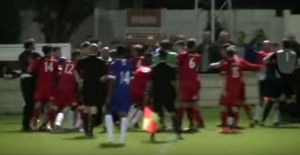 MASOVNA TUČA: Ne znaju da igraju fudbal, ali zato znaju da biju (VIDEO)