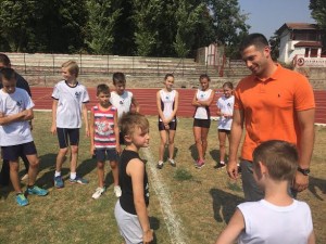 ATLETIKA: Ministar Vanja Udovičić u poseti sportistima u Vršcu (FOTO)