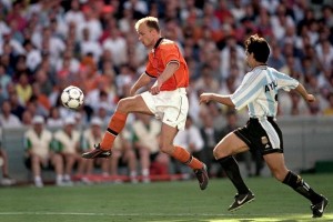 VREMEPLOV: Kako je Denis Bergkamp ponizio Roberta Ajalu i poslao Argentinu kući sa SP 1998?! (VIDEO)