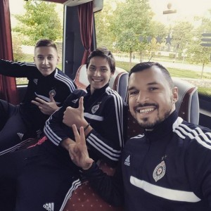 ‘PUN GAS’: Šta se to sluša u busu Partizana pred meč sa Augzburgom!? (VIDEO)