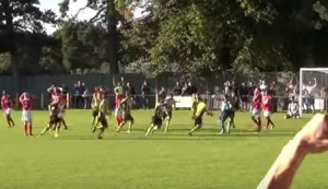 USPEO NEMOGUĆE: Golman u 90. minutu doneo izjendačenje makazicama (VIDEO)