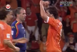 VREMEPLOV: Čuvena proslava gola u režiji Van Nistelroja! (VIDEO)