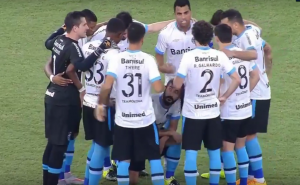 UPIŠKIO SE OD STRAHA: Sraman potez fudbalera Gremija pred početak utakmice na ‘Marakani’ (VIDEO)