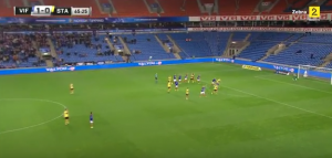 KOMEDIJA: Fenomenalan gol golmana Starta i neverovatna rekacija njegovog kolege (VIDEO)